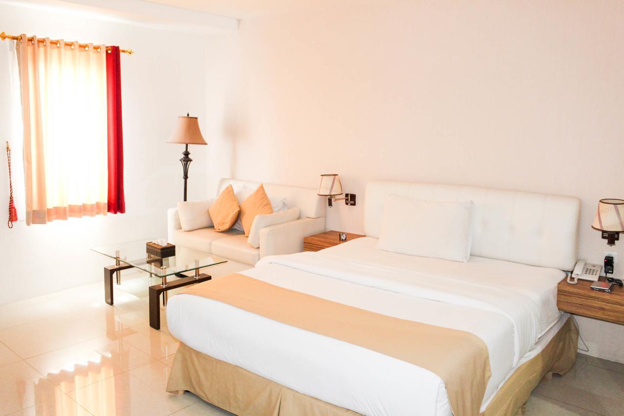 Kyo Serviced Apartment Jakarta Cilandak  Buitenkant foto